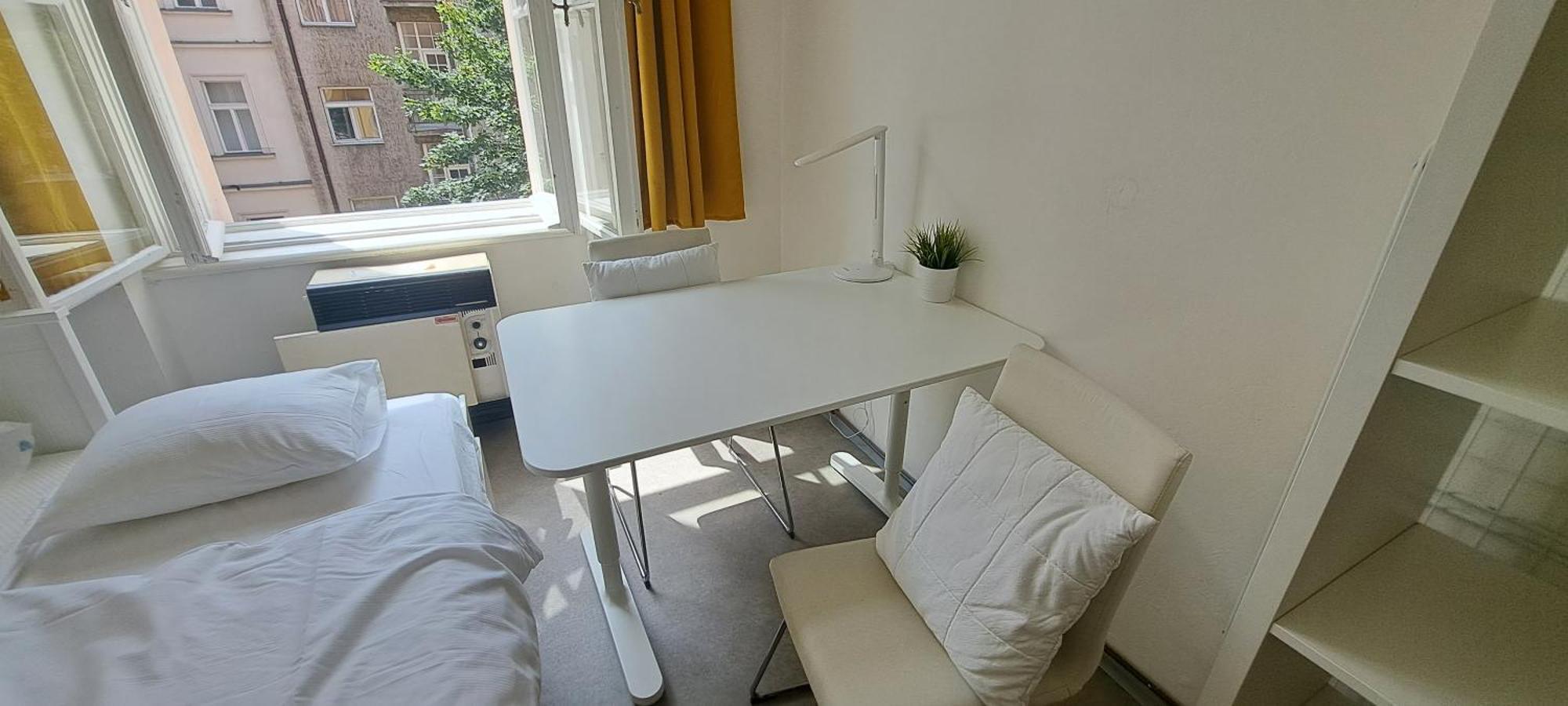 Apartments In Mala Strana - 10 Minutes From Charles Bridge براغ المظهر الخارجي الصورة