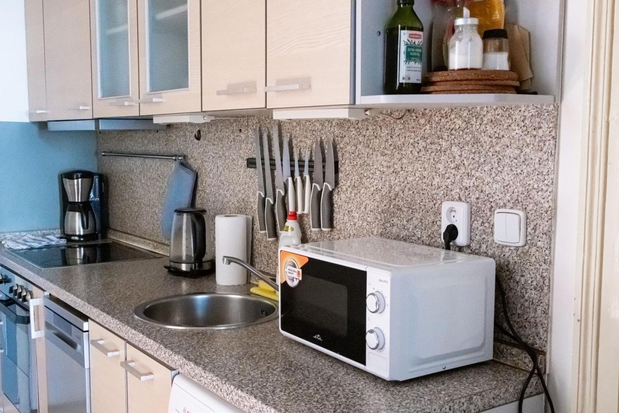 Apartments In Mala Strana - 10 Minutes From Charles Bridge براغ المظهر الخارجي الصورة