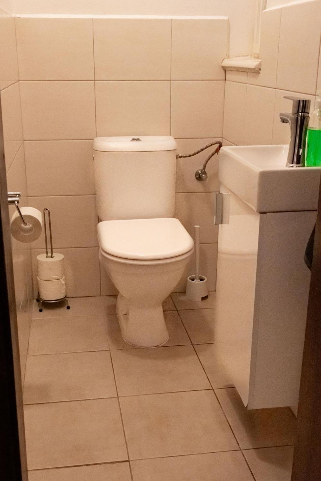 Apartments In Mala Strana - 10 Minutes From Charles Bridge براغ المظهر الخارجي الصورة