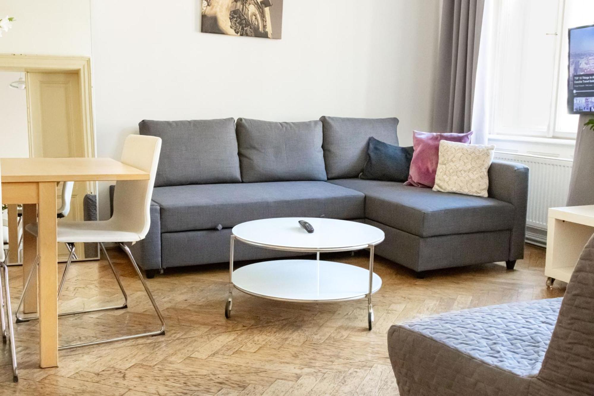 Apartments In Mala Strana - 10 Minutes From Charles Bridge براغ المظهر الخارجي الصورة
