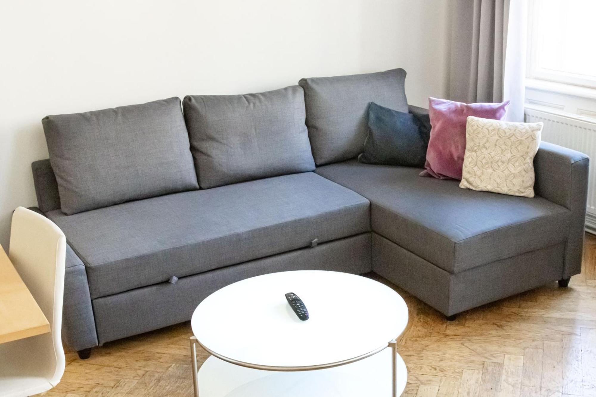 Apartments In Mala Strana - 10 Minutes From Charles Bridge براغ المظهر الخارجي الصورة