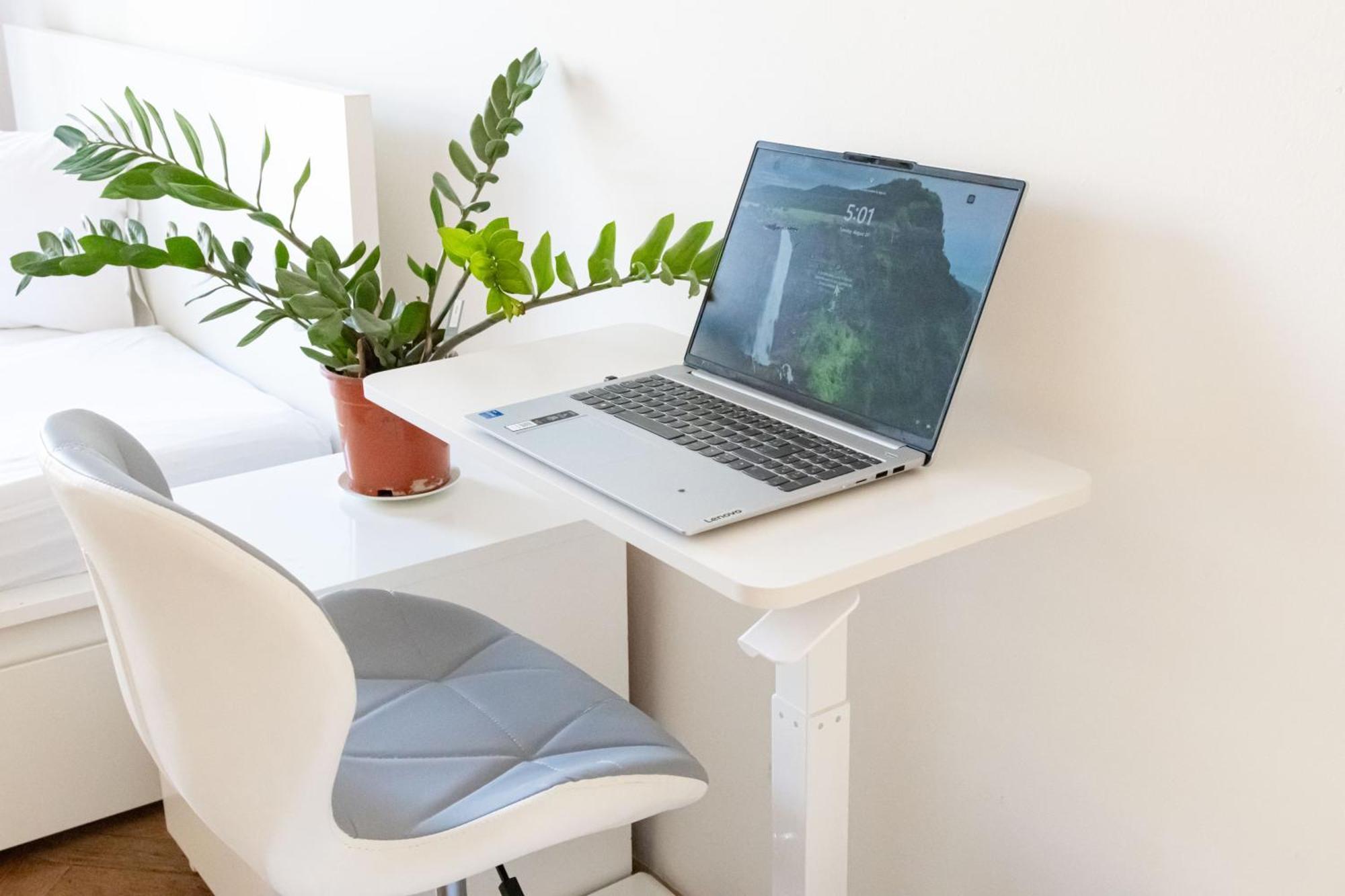 Apartments In Mala Strana - 10 Minutes From Charles Bridge براغ المظهر الخارجي الصورة