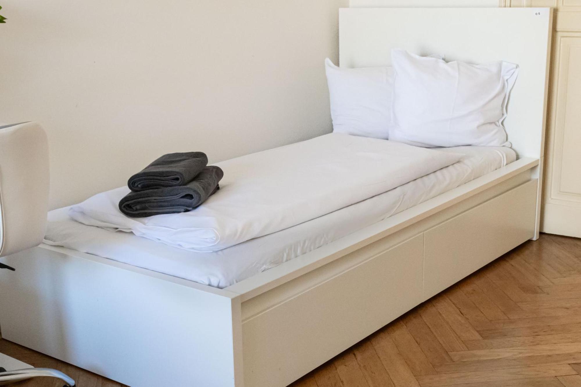 Apartments In Mala Strana - 10 Minutes From Charles Bridge براغ المظهر الخارجي الصورة