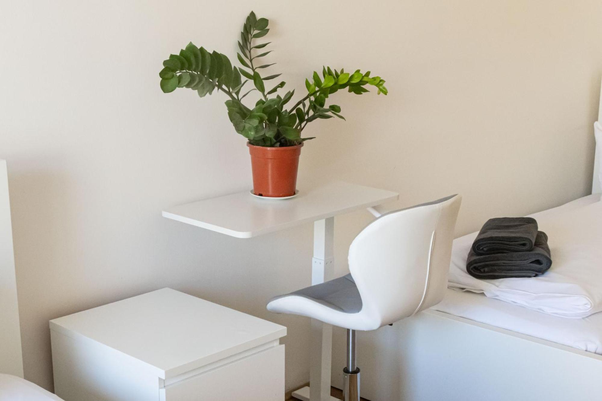 Apartments In Mala Strana - 10 Minutes From Charles Bridge براغ المظهر الخارجي الصورة