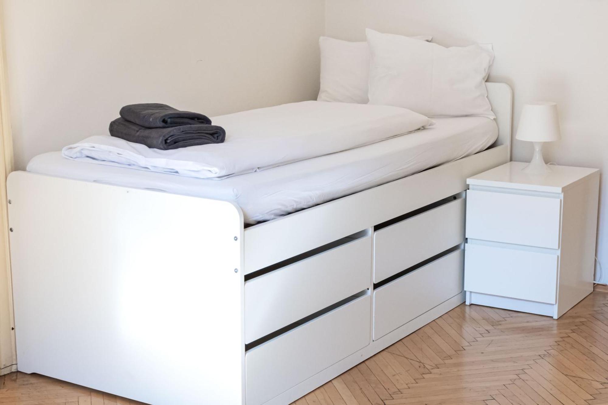Apartments In Mala Strana - 10 Minutes From Charles Bridge براغ المظهر الخارجي الصورة