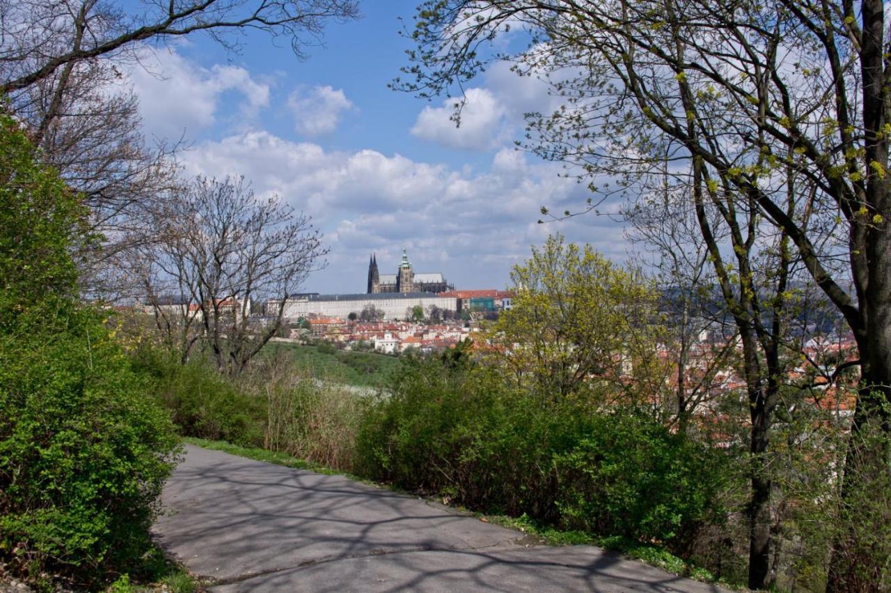 Apartments In Mala Strana - 10 Minutes From Charles Bridge براغ المظهر الخارجي الصورة