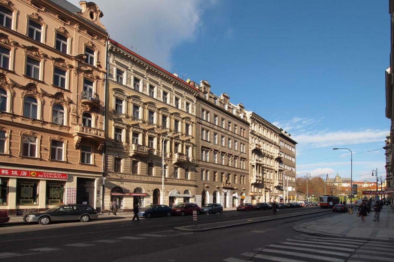 Apartments In Mala Strana - 10 Minutes From Charles Bridge براغ المظهر الخارجي الصورة