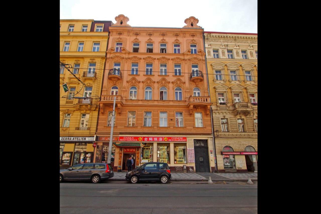 Apartments In Mala Strana - 10 Minutes From Charles Bridge براغ المظهر الخارجي الصورة