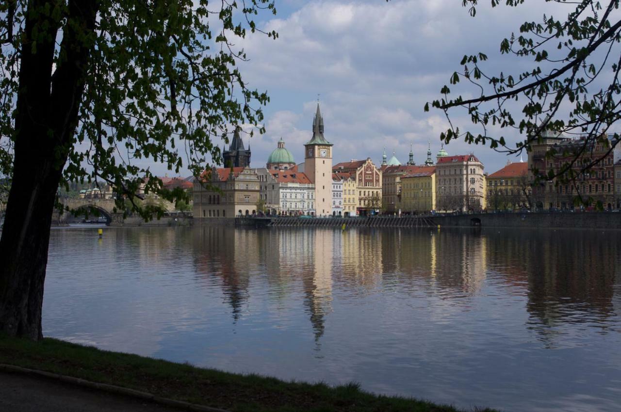Apartments In Mala Strana - 10 Minutes From Charles Bridge براغ المظهر الخارجي الصورة