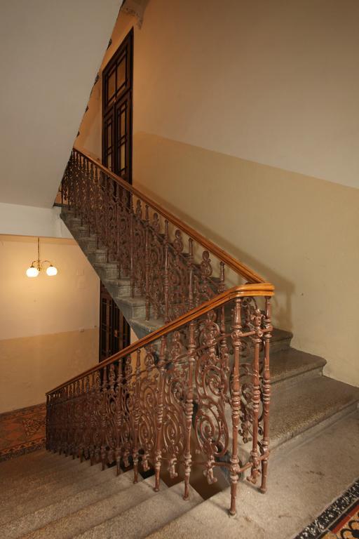 Apartments In Mala Strana - 10 Minutes From Charles Bridge براغ المظهر الخارجي الصورة